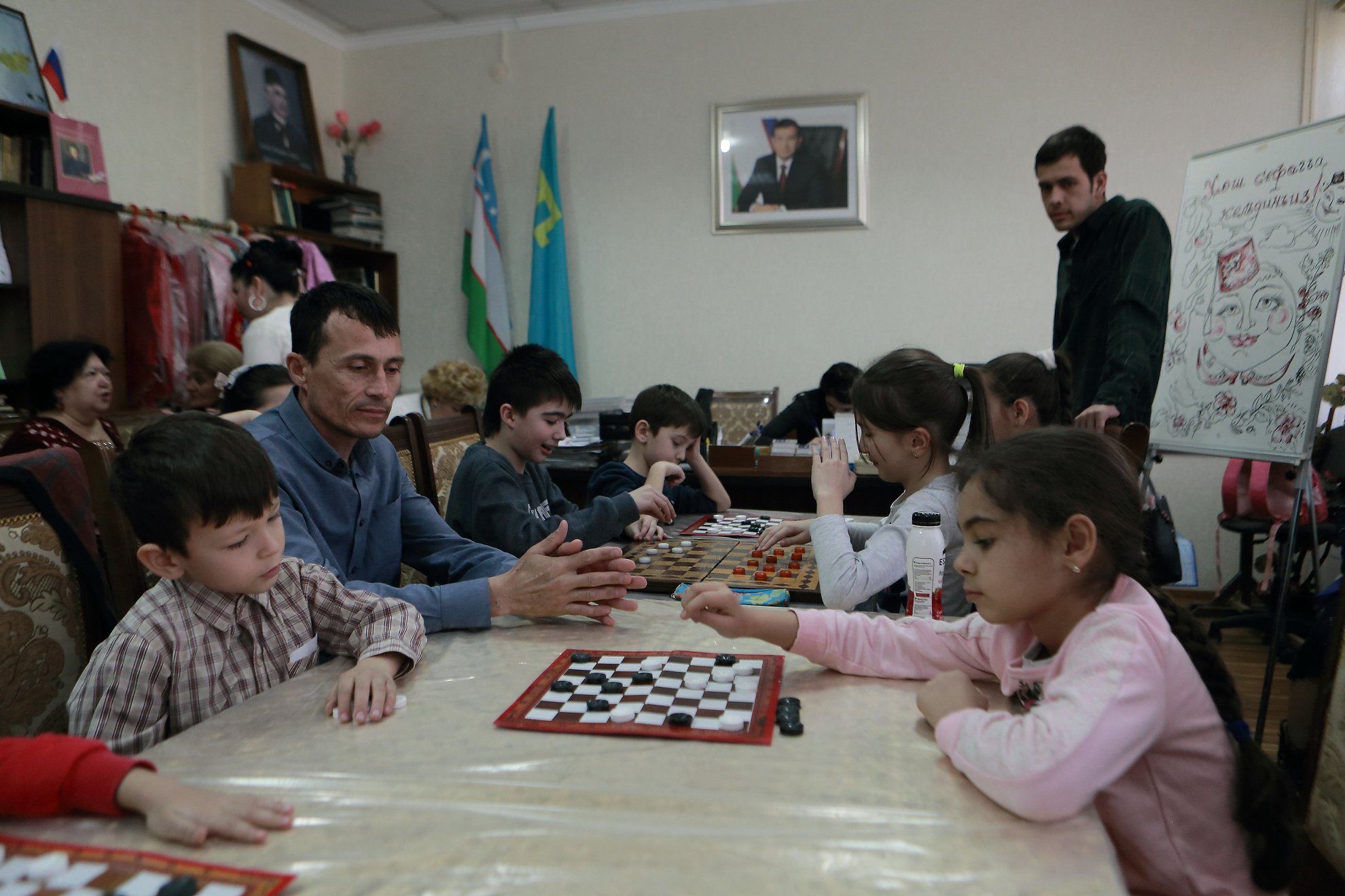 Avdet_merkezınde_balalar_içün_dama_yarışı.jpg