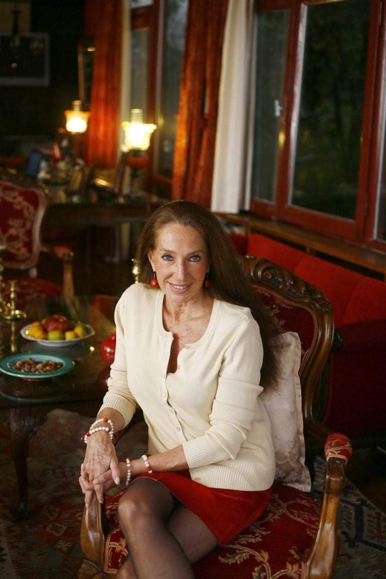 Evinde hırkalı fotoğraf