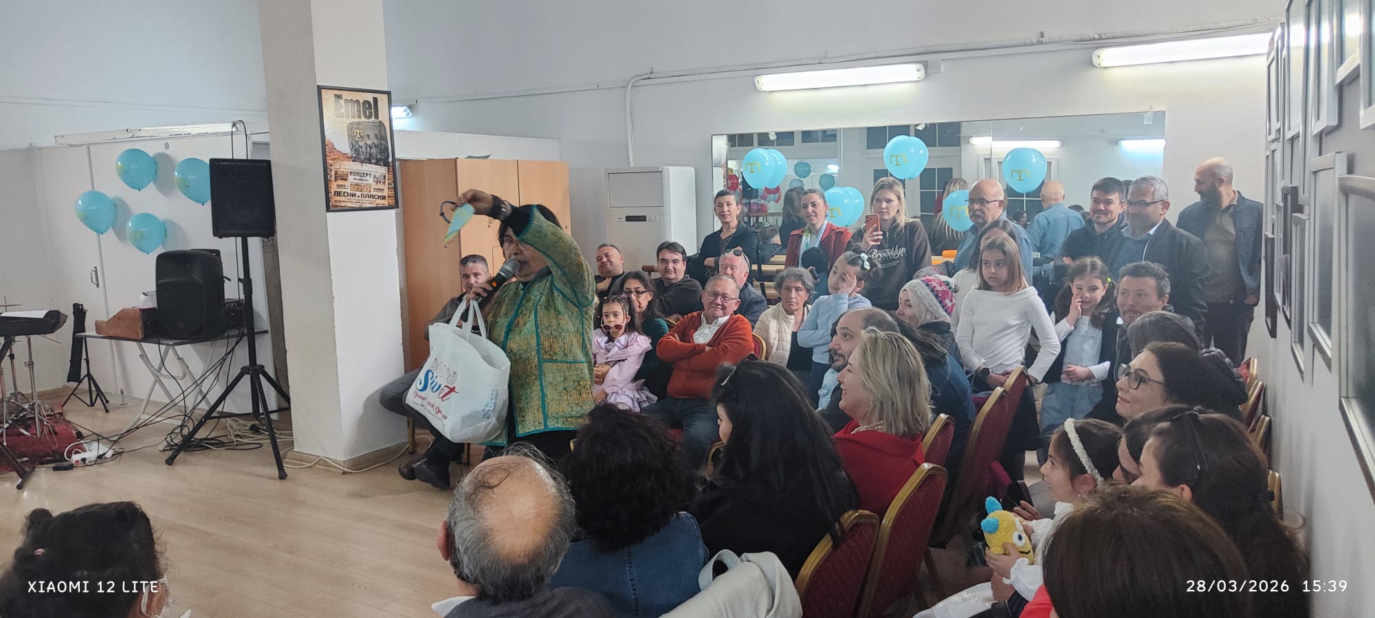 Deniz hediye verirken