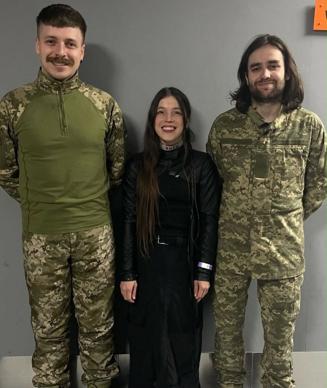 Aziza Eskender ve askerler 1